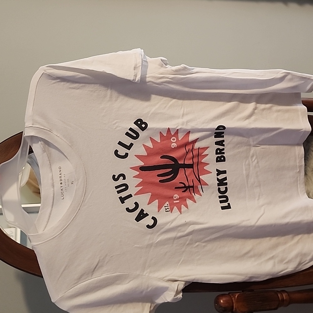 Lucky brand tshirt. Cactus club design on front